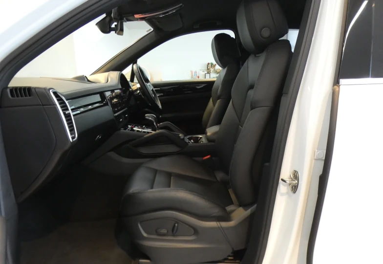 Porsche Cayenne White