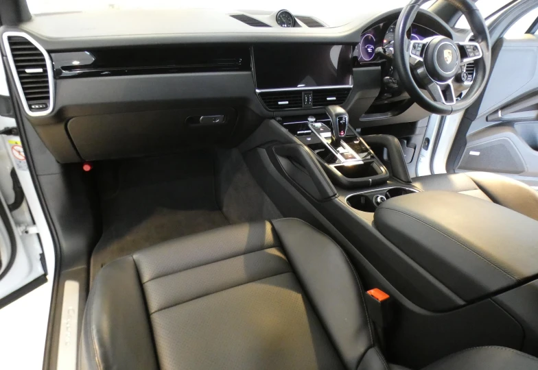 Porsche Cayenne White