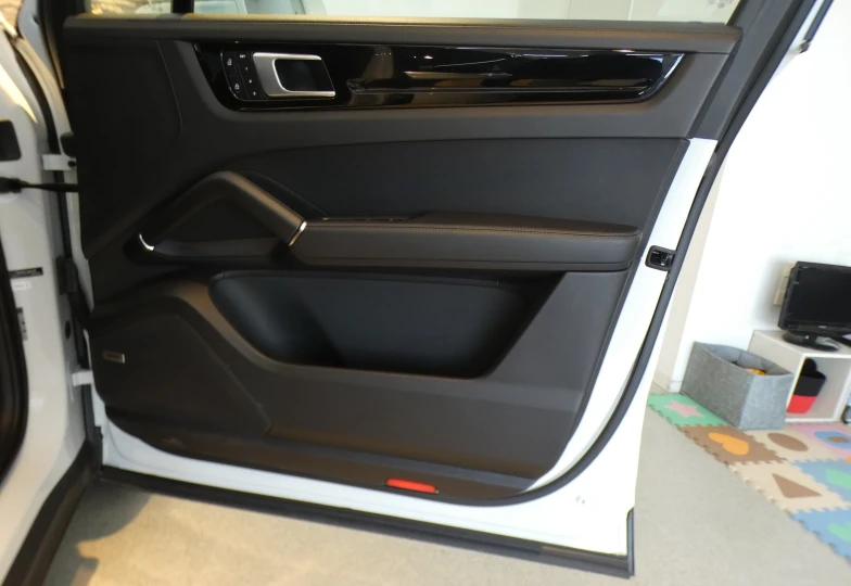 Porsche Cayenne White