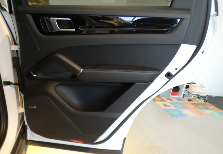 Porsche Cayenne White