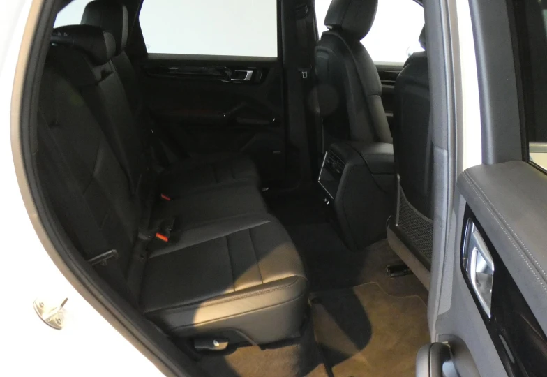 Porsche Cayenne White