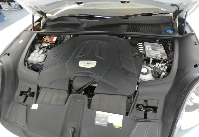 Porsche Cayenne White