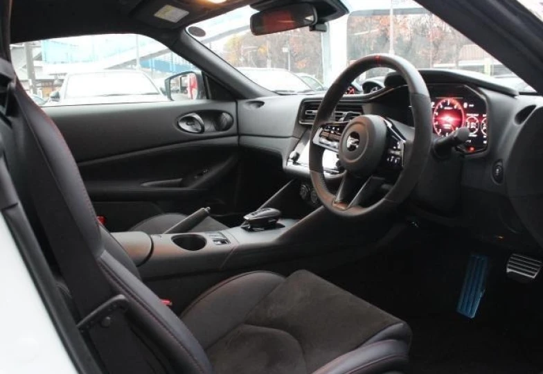 Nissan Fairlady z Белый