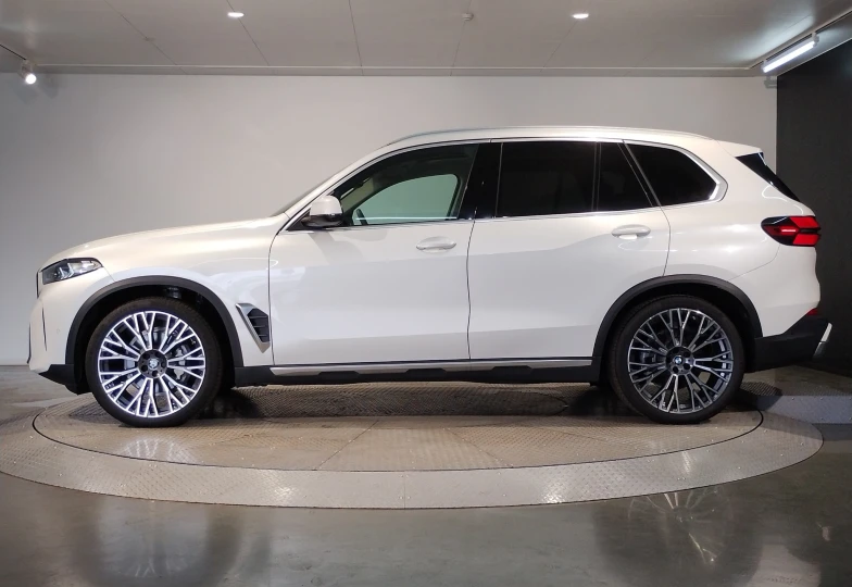 BMW X5 White