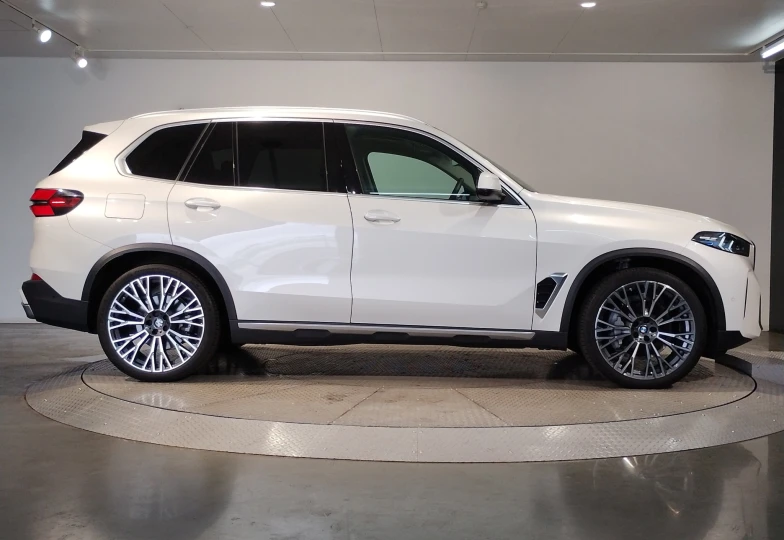 BMW X5 White