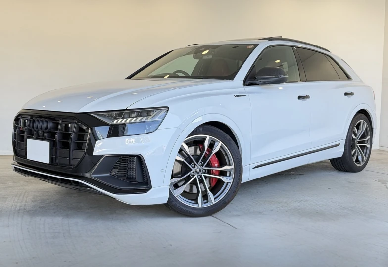 Audi SQ8 Белый
