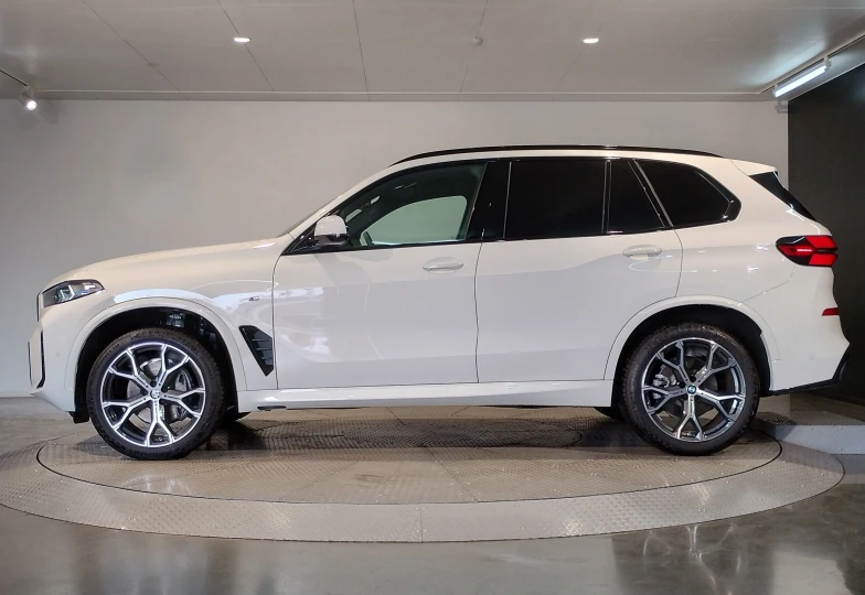 BMW X5 White