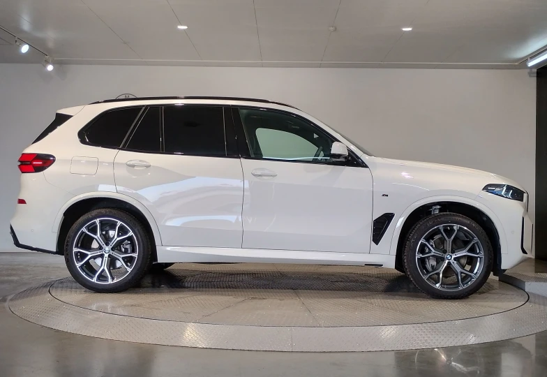 BMW X5 White
