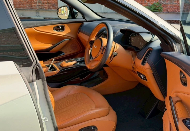 Aston Martin DBX White