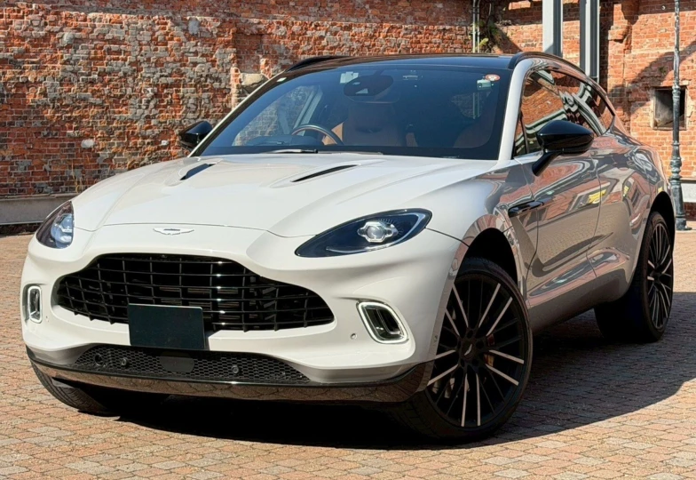 Aston Martin DBX White
