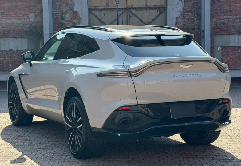 Aston Martin DBX White