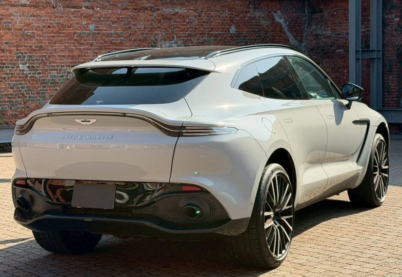 Aston Martin DBX White