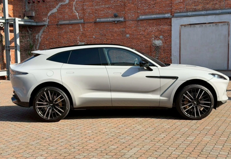 Aston Martin DBX White