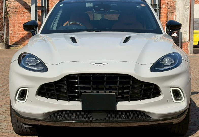 Aston Martin DBX White