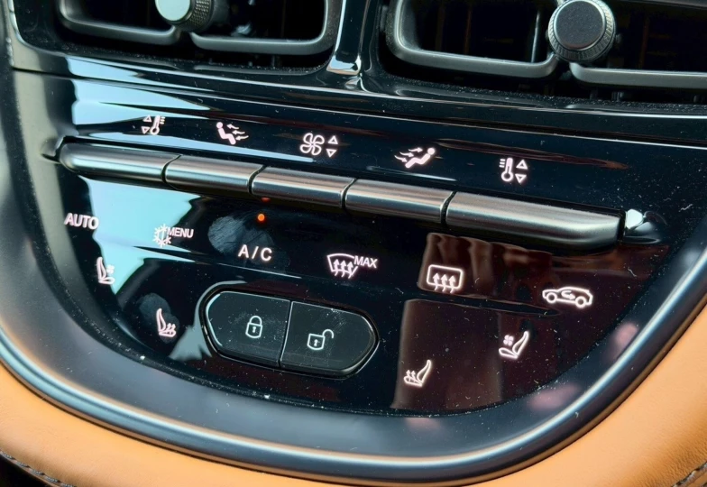 Aston Martin DBX White