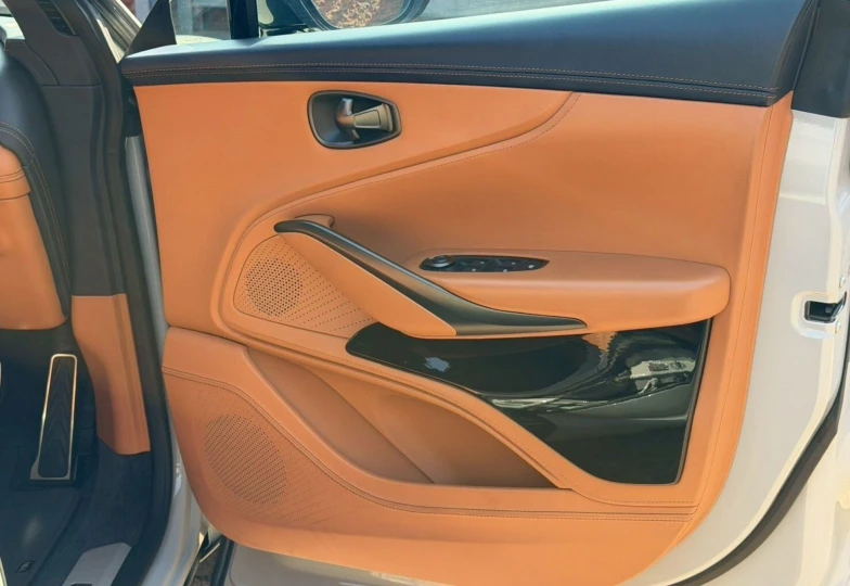 Aston Martin DBX White