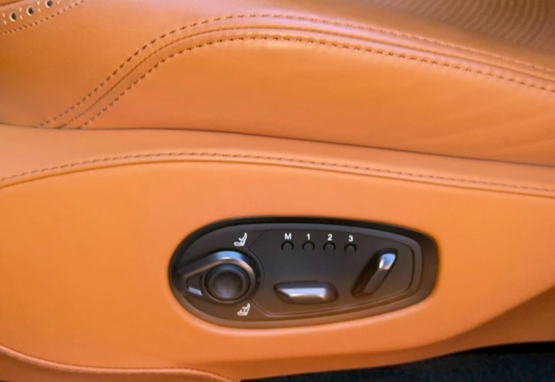 Aston Martin DBX White