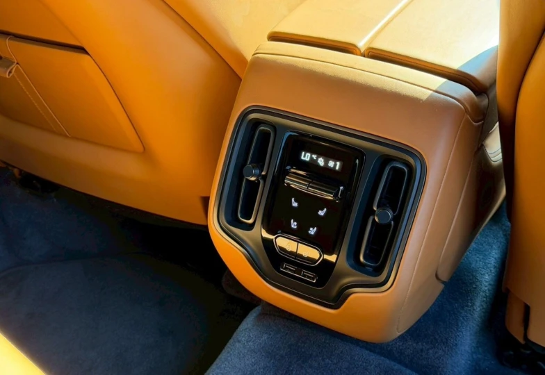 Aston Martin DBX White