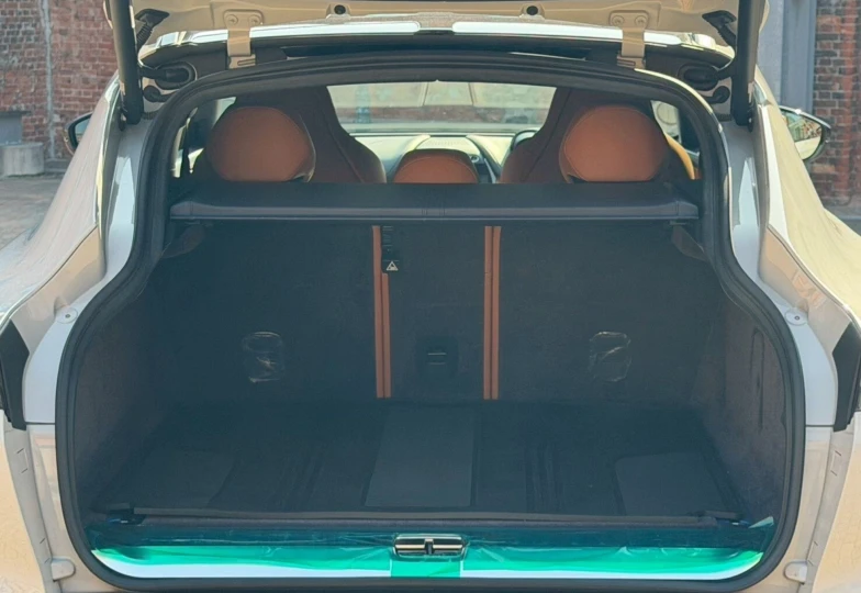 Aston Martin DBX White