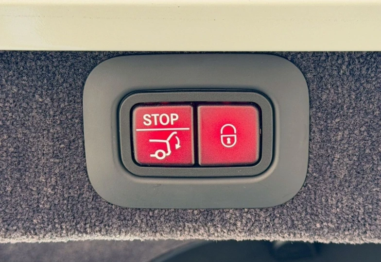 Aston Martin DBX White