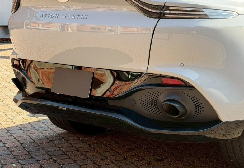 Aston Martin DBX White