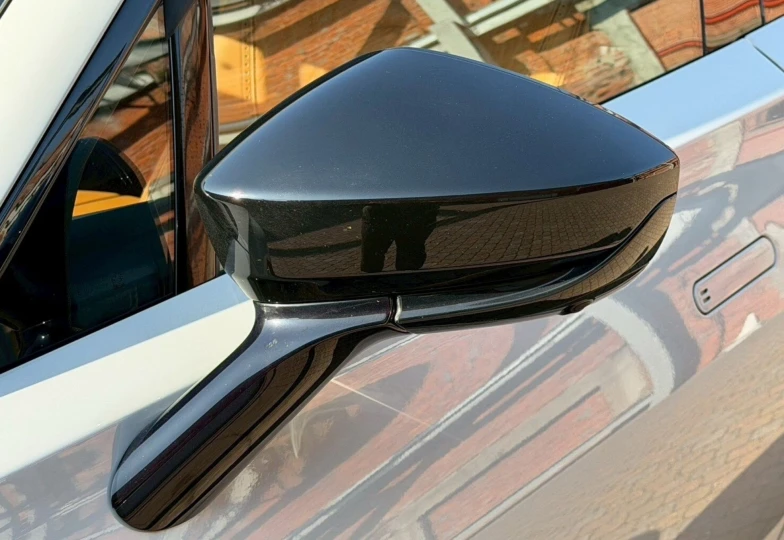 Aston Martin DBX White