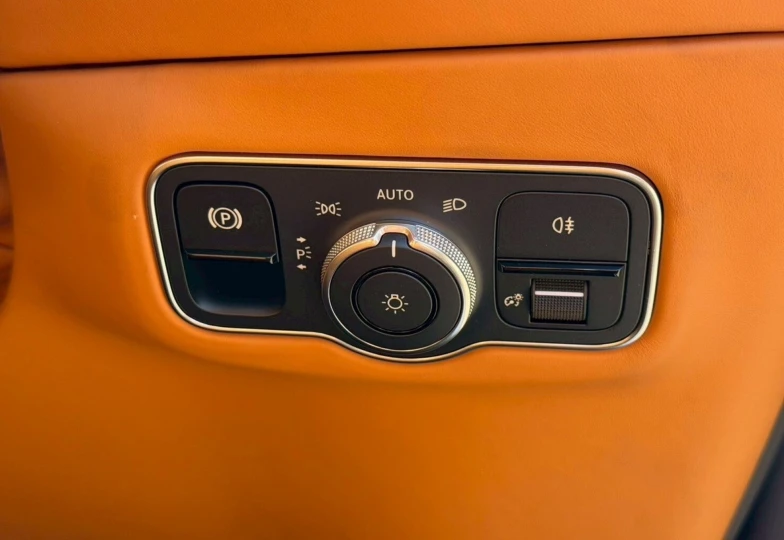 Aston Martin DBX White