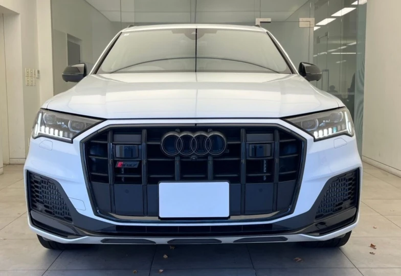 Audi SQ7 White