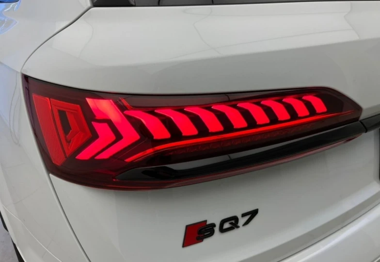 Audi SQ7 White