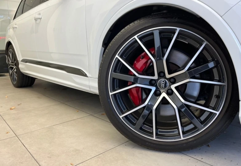 Audi SQ7 White