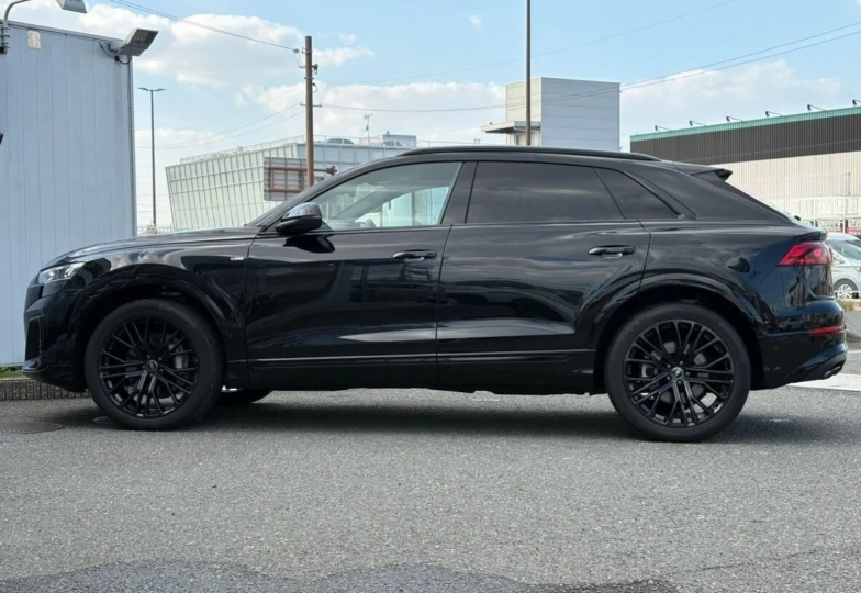 Audi Q8 Black