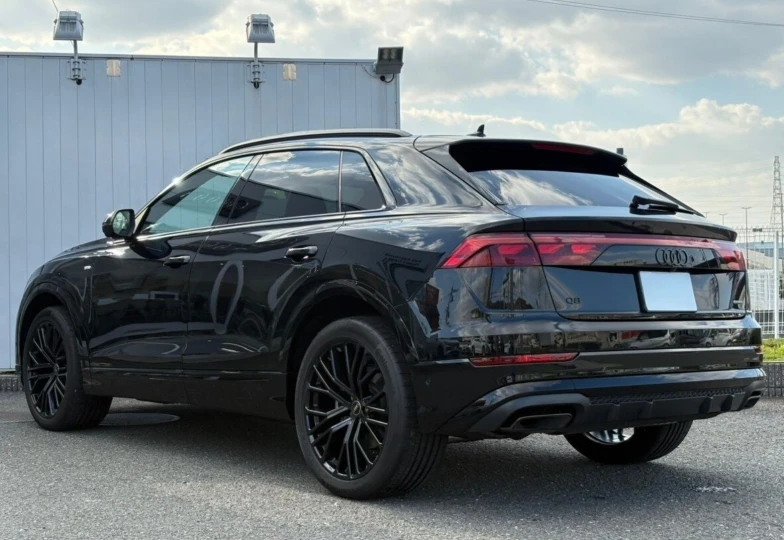 Audi Q8 Black