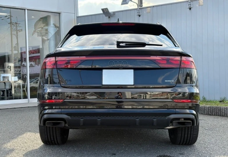 Audi Q8 Black