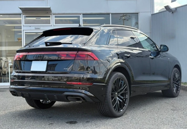 Audi Q8 Black