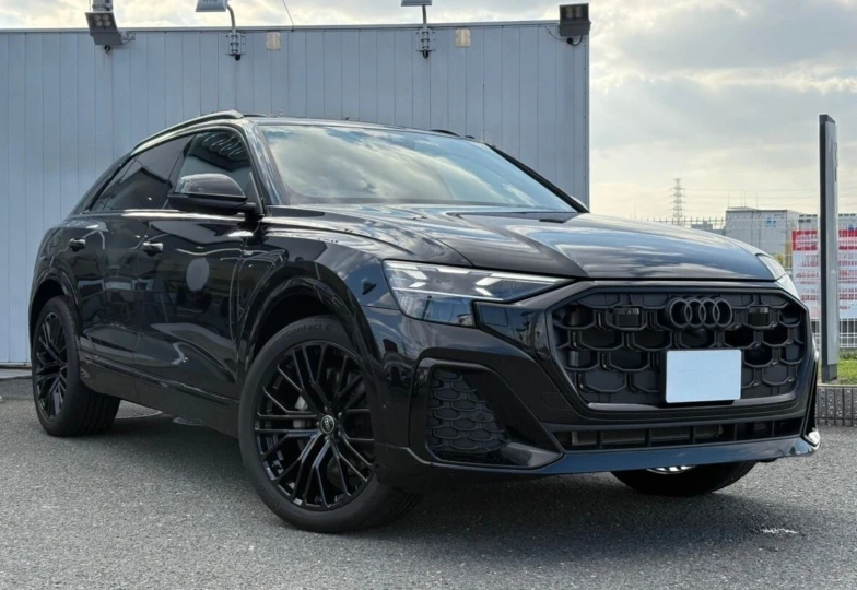 Audi Q8 Black