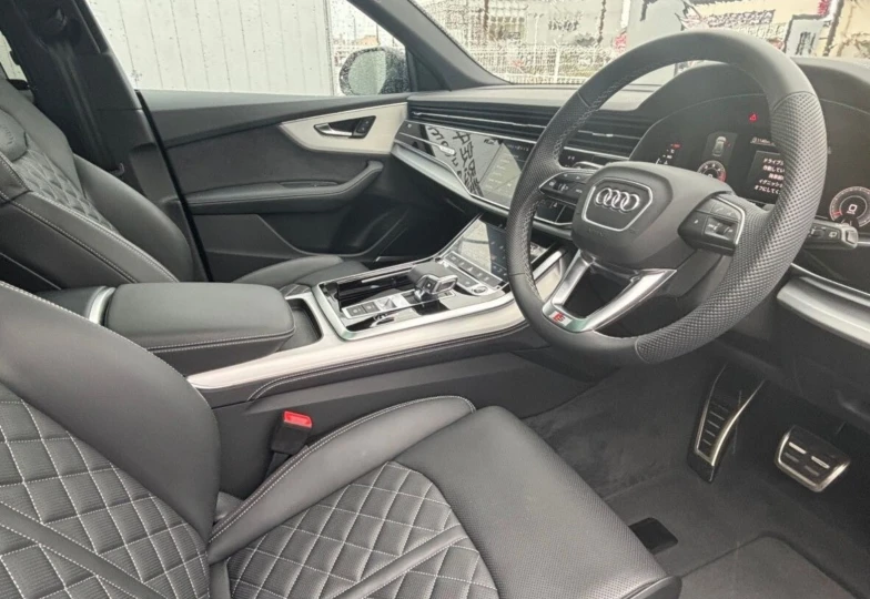 Audi Q8 Black