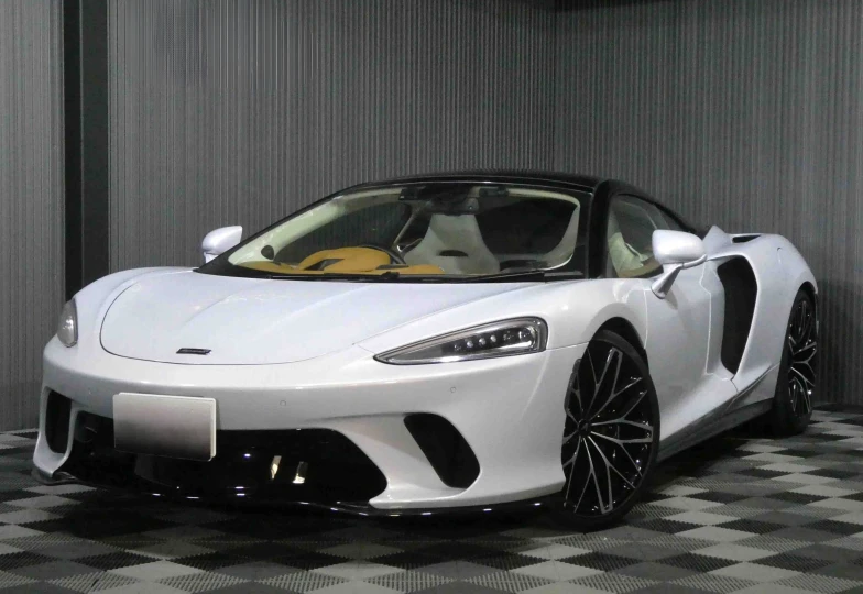 McLaren GT White