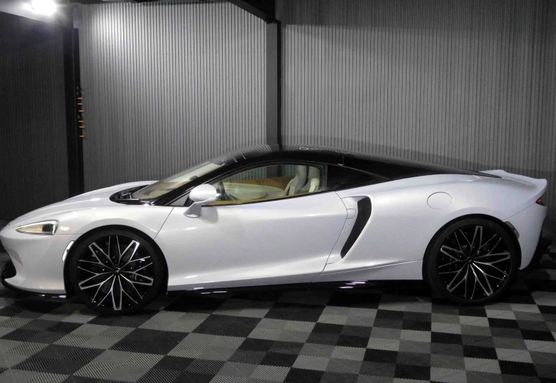McLaren GT White