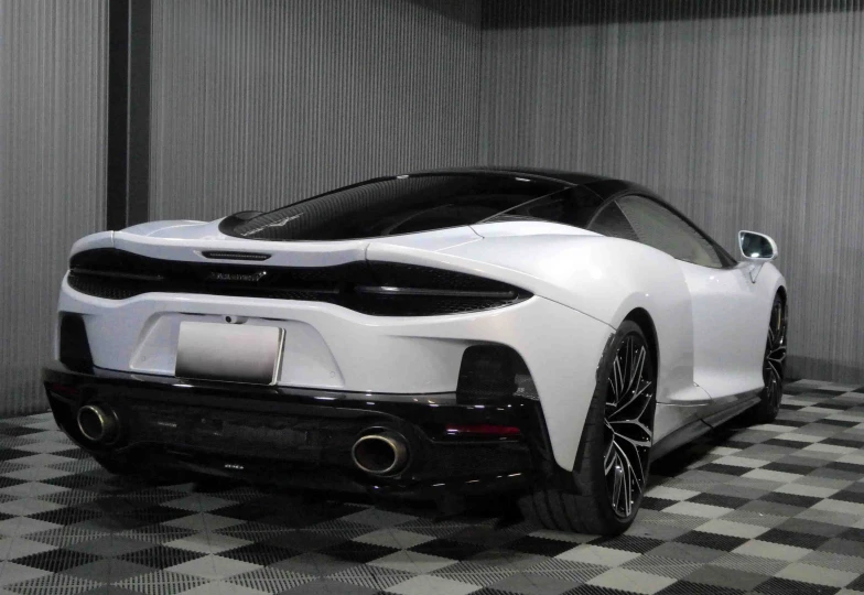 McLaren GT White