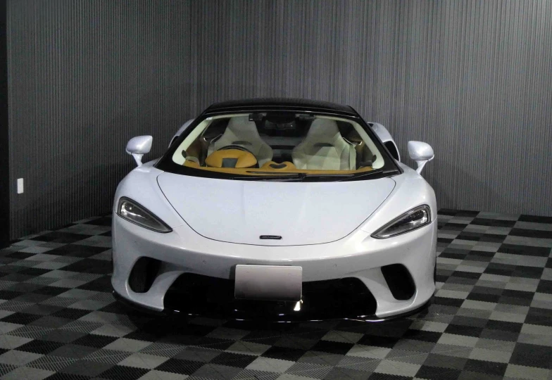 McLaren GT White