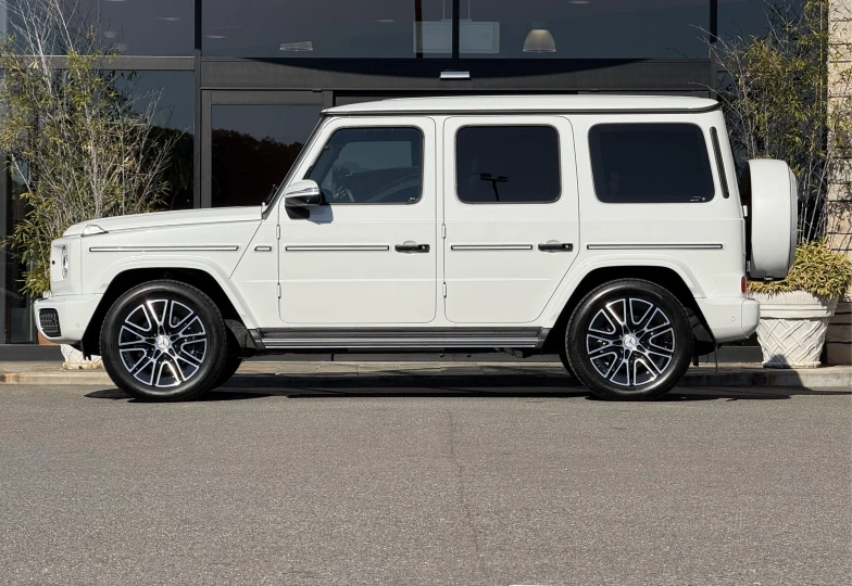 Mercedes G-class White
