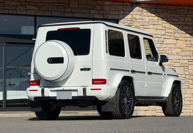 Mercedes G-class White