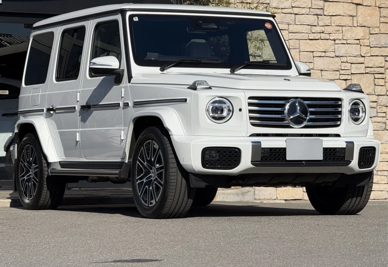 Mercedes G-class White