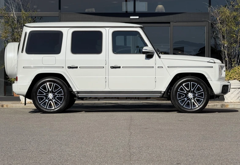 Mercedes G-class White