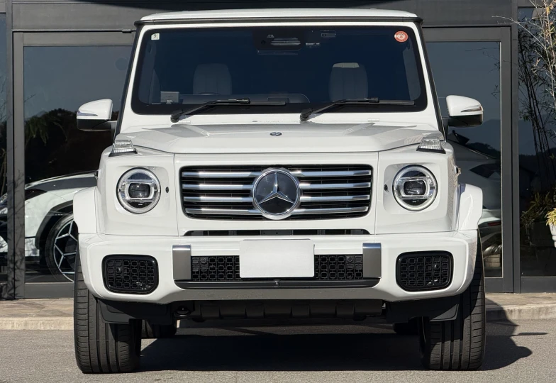Mercedes G-class White