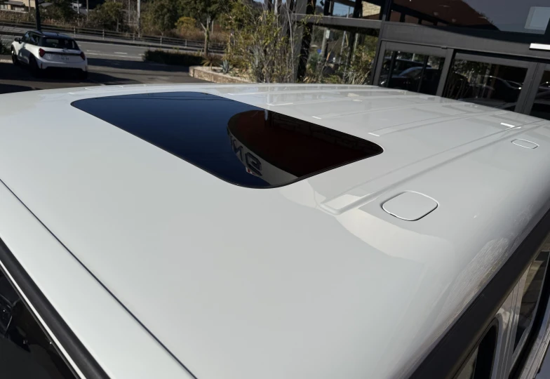 Mercedes G-class White