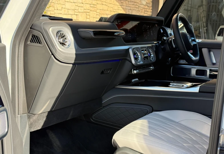 Mercedes G-class White