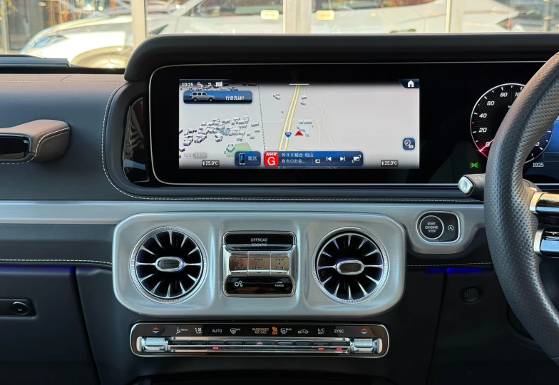 Mercedes G-class White