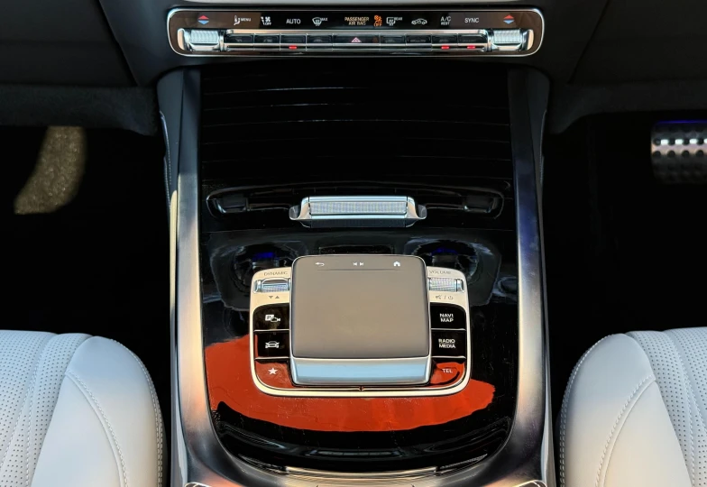 Mercedes G-class White