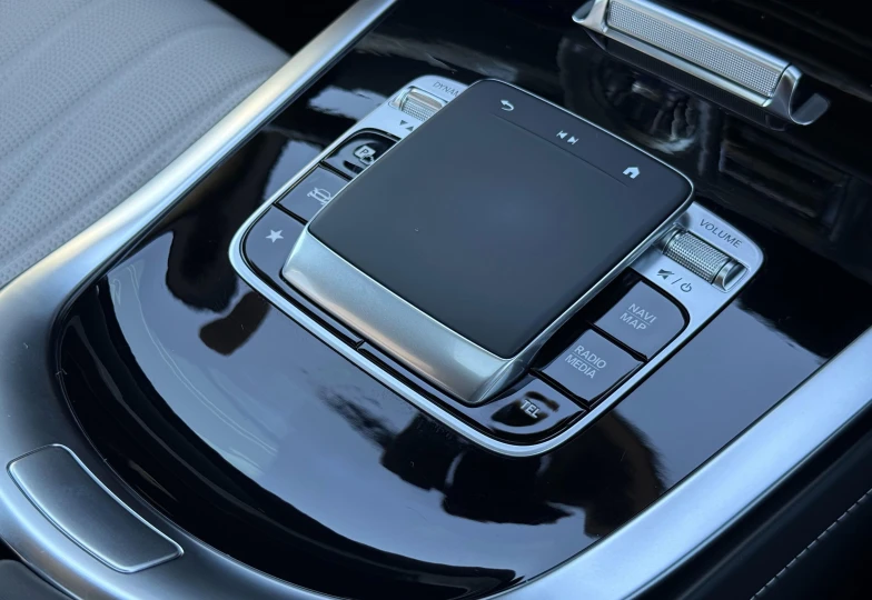 Mercedes G-class White